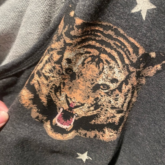 Torrid Charcoal Grey Tiger Off Shoulder Sweatshirt size 5 NWT - Picture 7 of 8